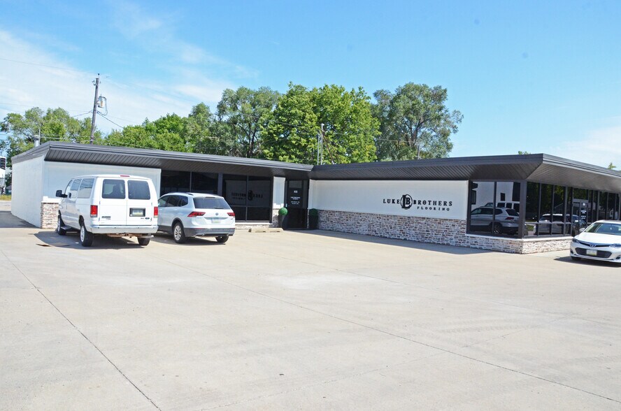 More Photos Of 102-108 SE 3rd St, Ankeny Freestanding For Sale