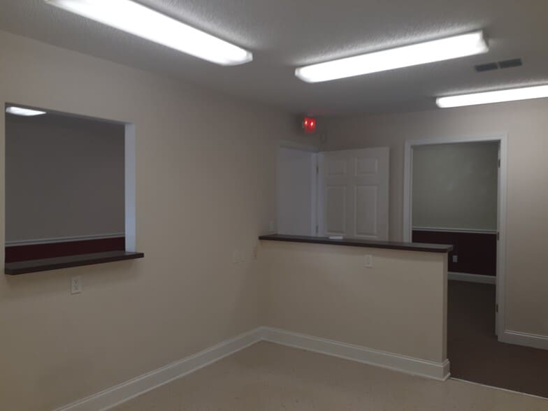 More Photos Of 5290 Seminole Blvd, Saint Petersburg Office For Sale