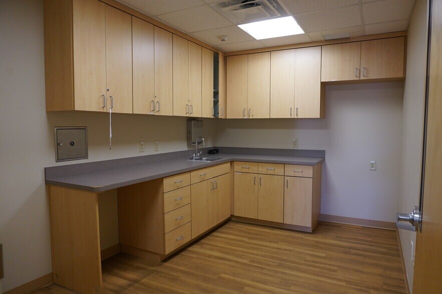 More Photos Of 11416 N 56th St, Tampa Medical For Lease