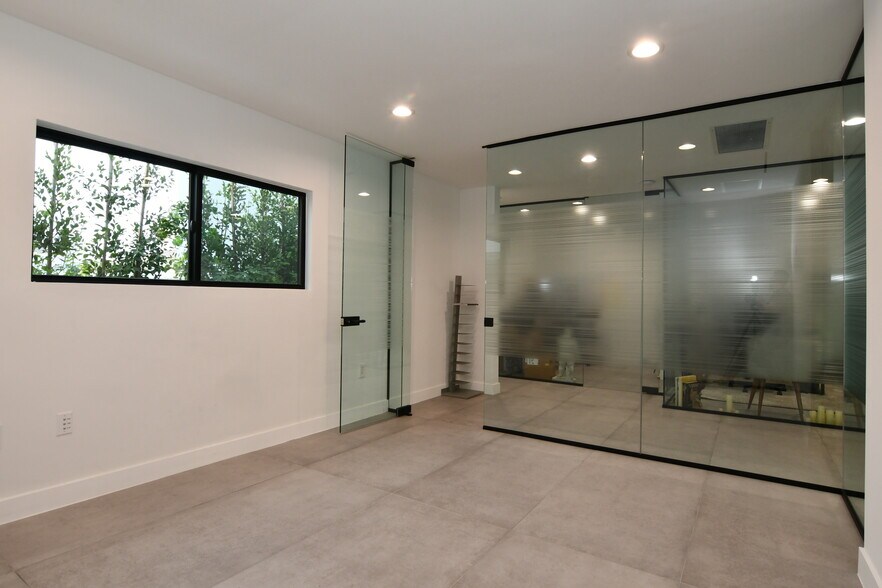 More Photos Of 1104 S Robertson Blvd, Los Angeles Office For Lease