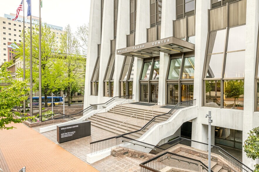 More Photos Of 1300 SW Fifth Ave, Portland Office For Lease