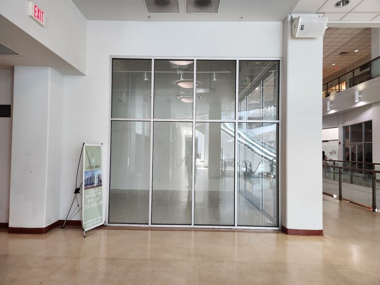 More Photos Of 1458 S San Pedro St, Los Angeles Freestanding For Sale