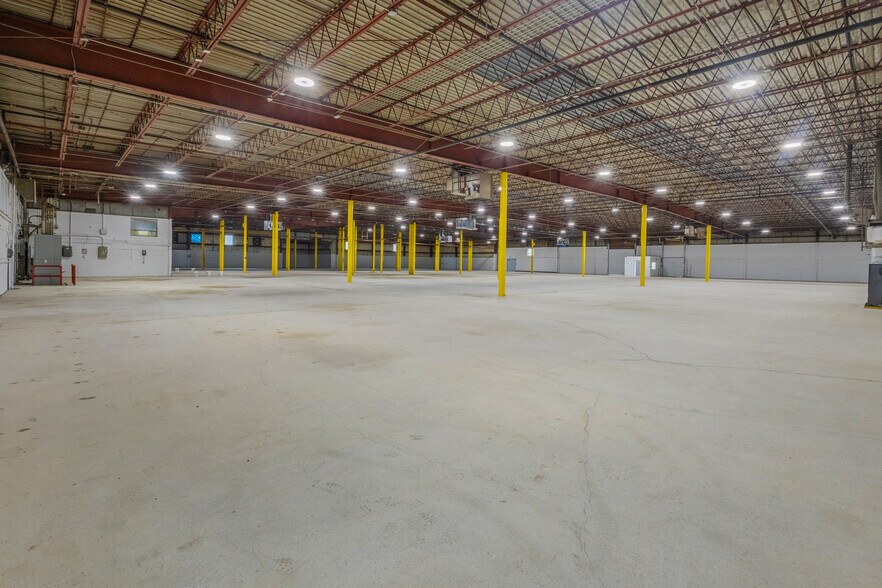 More Photos Of 64 Holton St, Woburn Warehouse For Lease