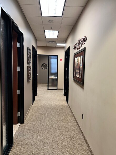 More Photos Of 7972 W Thunderbird Rd, Peoria Medical For Lease