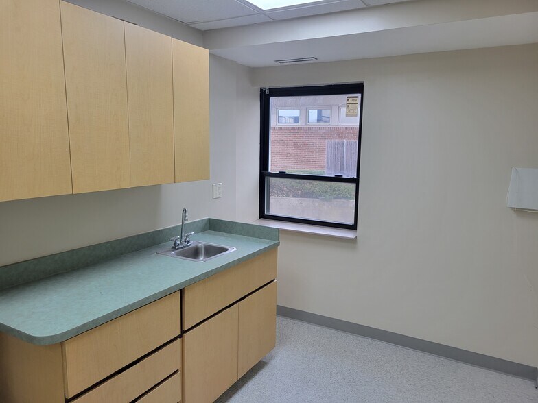 More Photos Of 160 Commack Rd, Commack Medical For Lease