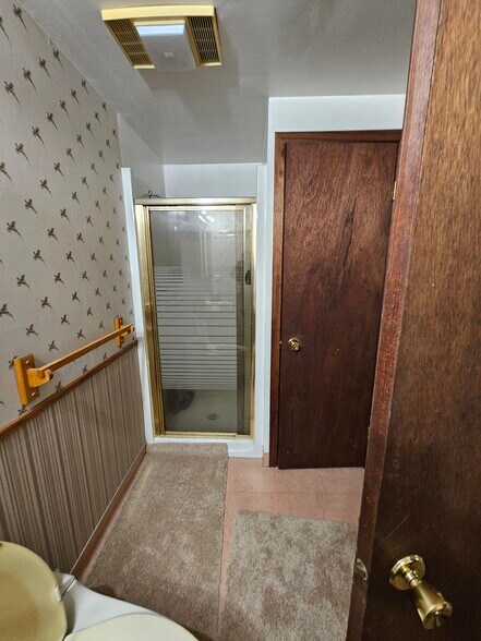 More Photos Of 815 N 1st Ave, Great Falls Auto Dealership For Lease