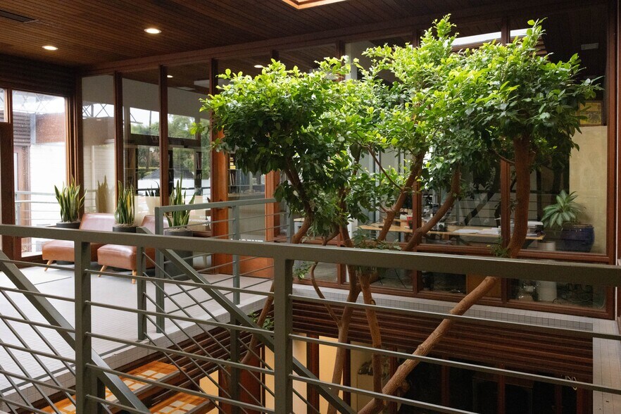 More Photos Of 535 N Highway 101, Solana Beach Office For Lease