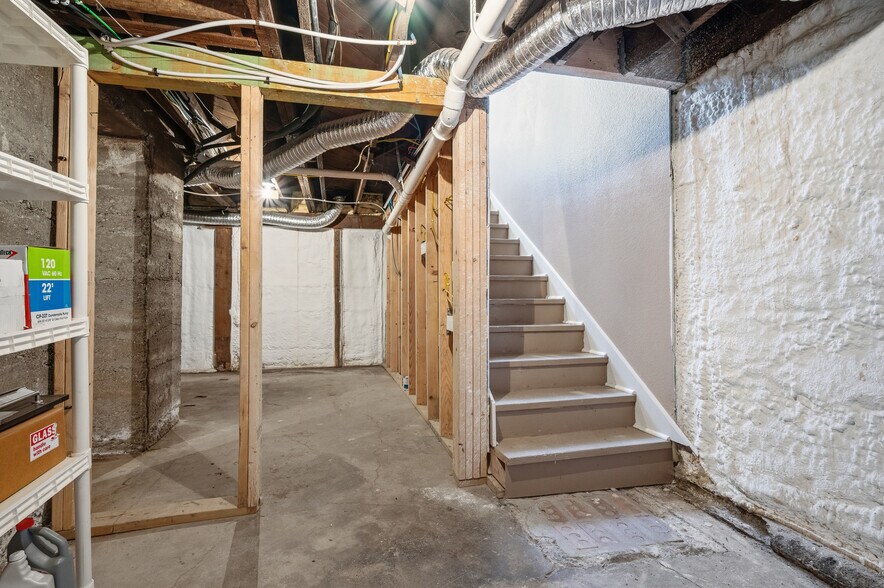 More Photos Of 101 S Big Horn Ave, Moorcroft Flex For Sale