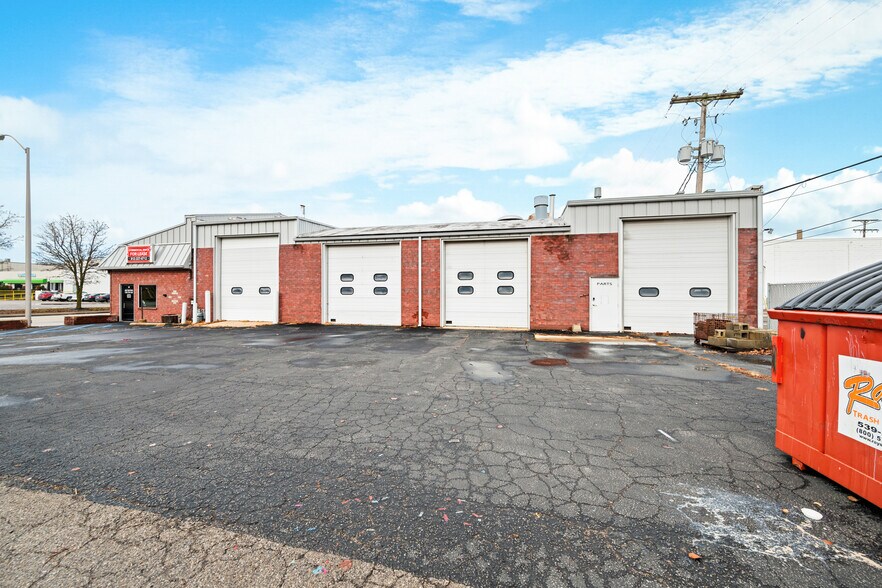 More Photos Of 1441 Central Ave, Columbus Auto Repair For Lease