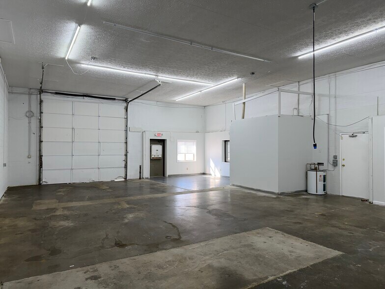 More Photos Of 207 Big Run Rd, Lexington Warehouse For Lease