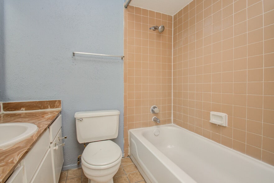 More Photos Of 12506 Ashford Meadow Dr, Houston Apartments For Sale