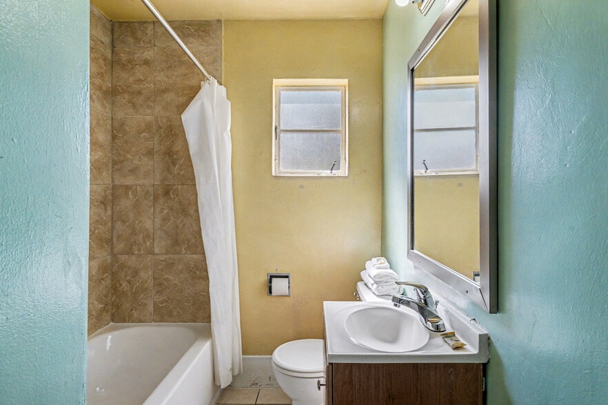 More Photos Of 537 S Country Club Dr, Mesa Hotel For Sale