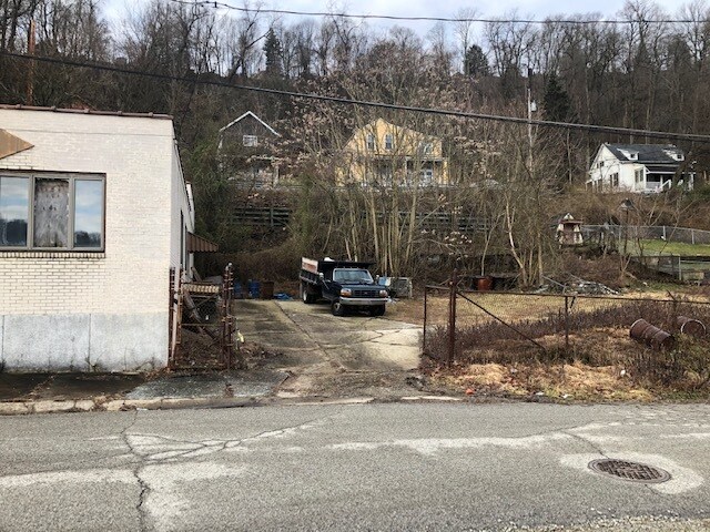 More Photos Of 84 Dawn Ave, Pittsburgh Warehouse For Lease