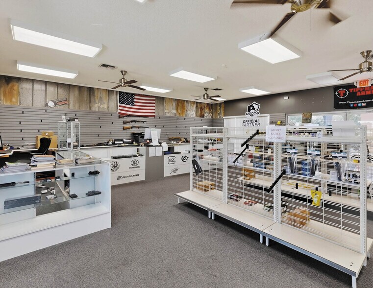 More Photos Of 4185 S Orlando Dr, Sanford Freestanding For Lease