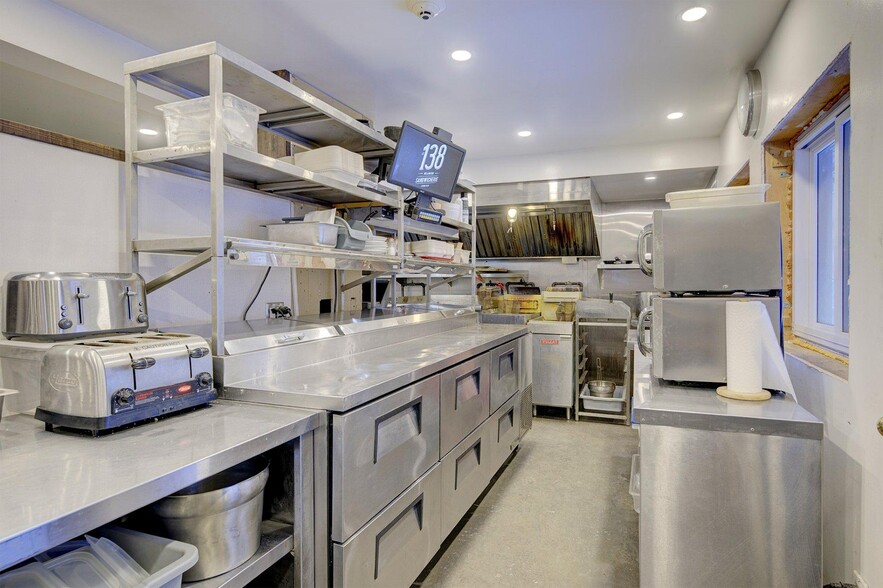 More Photos Of 138 Rue Wellington, Gatineau Storefront Retail Residential For Sale