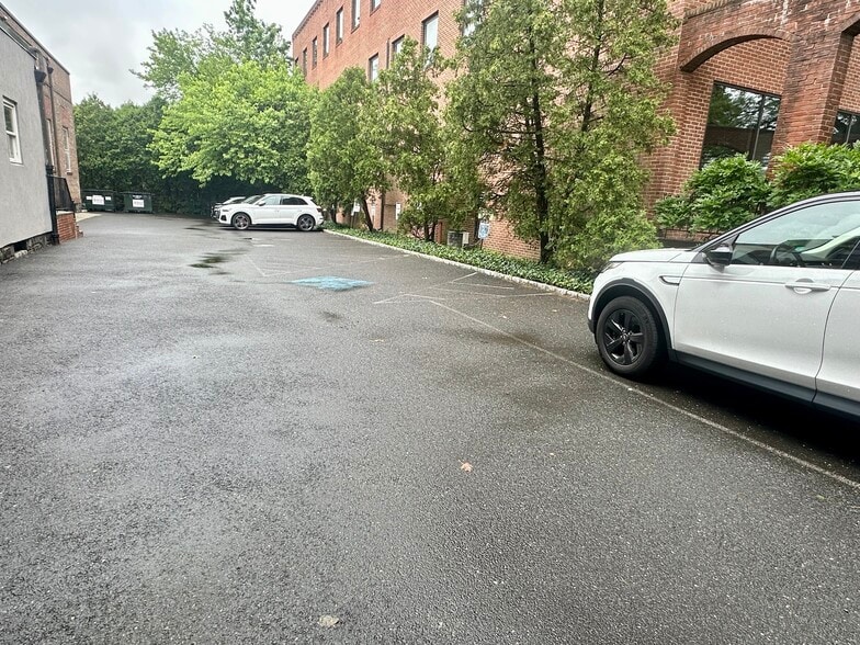 More Photos Of 95 E Putnam Ave, Greenwich Office For Sale