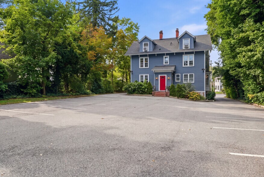 More Photos Of 168 Main St, Huntington Office For Lease
