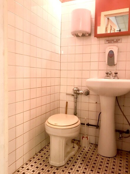 More Photos Of 135 India St, Brooklyn Storefront For Lease