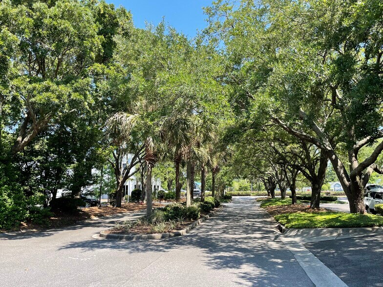 More Photos Of 884 Allbritton Blvd, Mount Pleasant Office For Lease