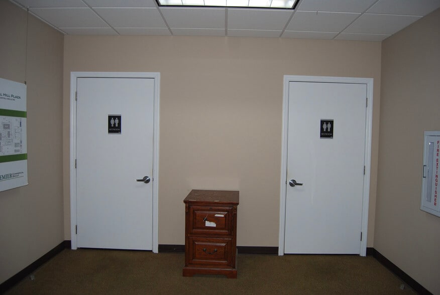 More Photos Of 4708 NW Capital Cir NW, Tallahassee Flex For Sale