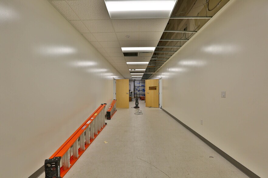 More Photos Of 118-122 Charcot Ave, San Jose Flex For Lease