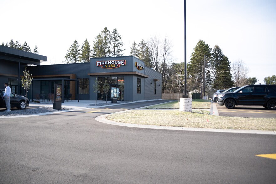 More Photos Of 2300 Schofield Ave, Weston General Retail For Lease