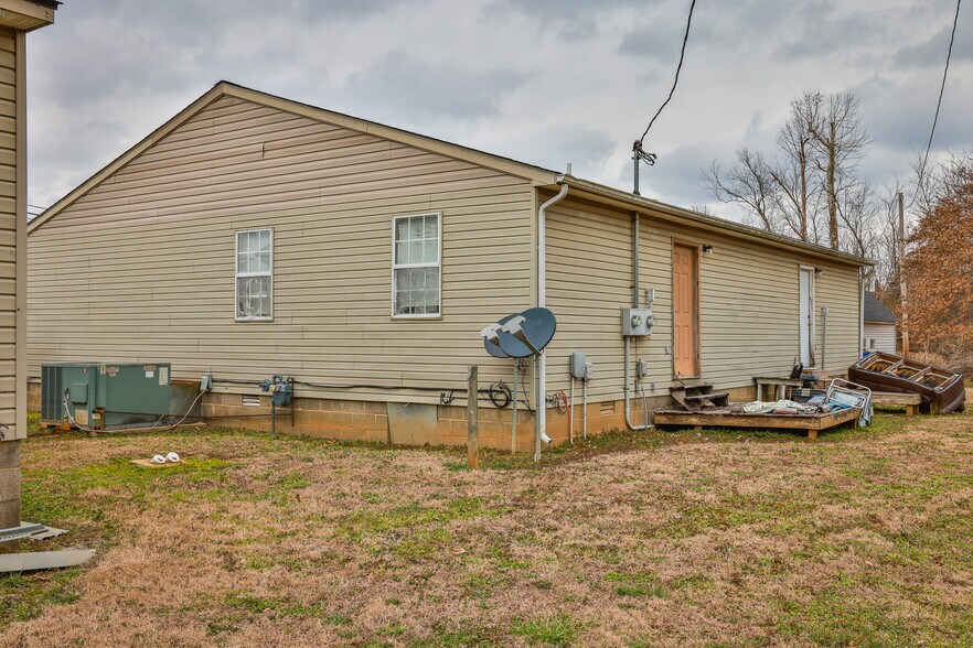 More Photos Of 279 Pikeview St, Dresden Multifamily For Sale