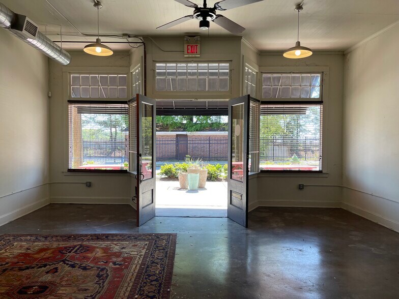 More Photos Of 5388-5392 Peachtree Rd, Chamblee Storefront For Lease