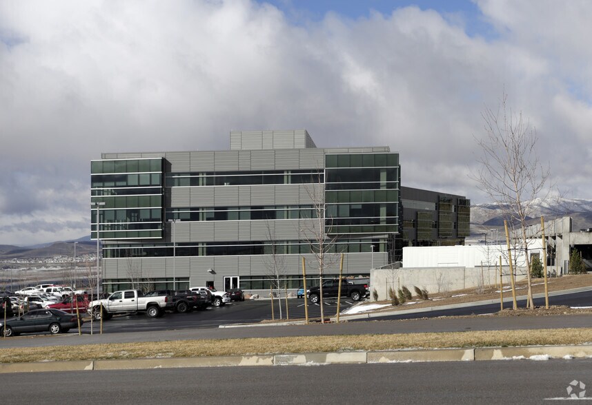 More Photos Of 1100 W Traverse Pky, Lehi Office For Sale
