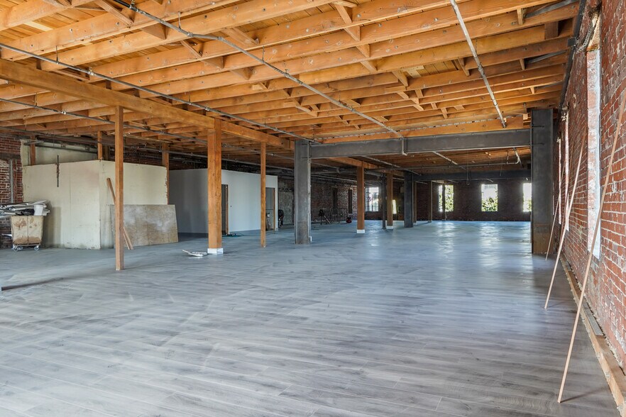 More Photos Of 3310 S Main St, Los Angeles Warehouse For Lease