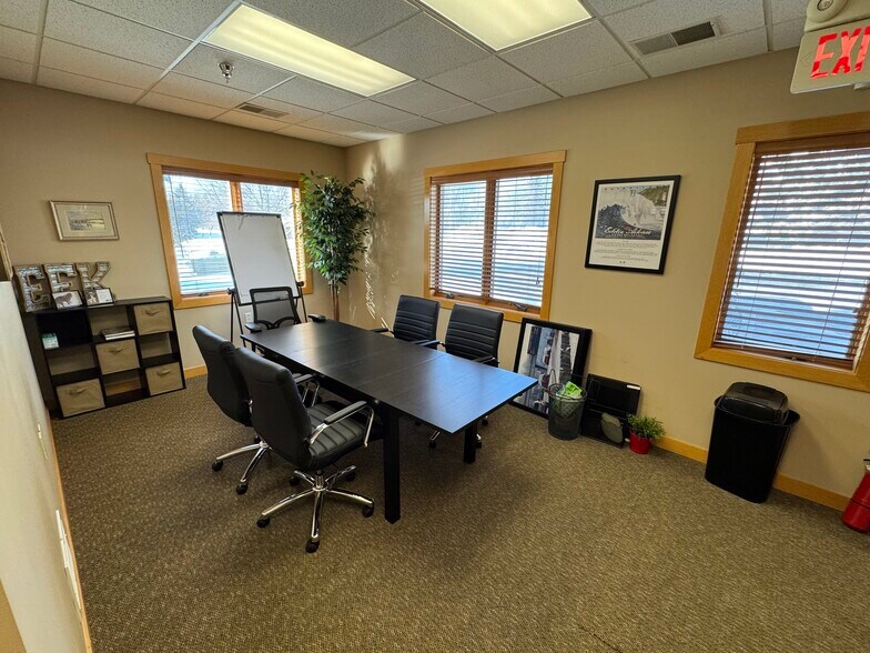 More Photos Of 2097 County Road D E, Maplewood Office For Lease
