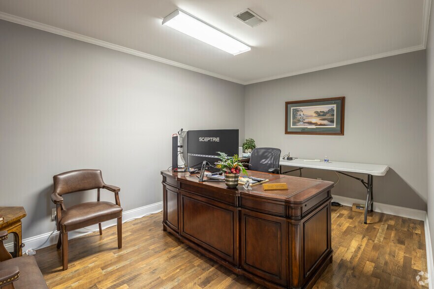 More Photos Of 847 W Main St, Lake City Warehouse For Lease