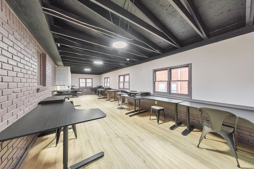 More Photos Of 2440 Sandy Plains Rd, Marietta Office For Sale