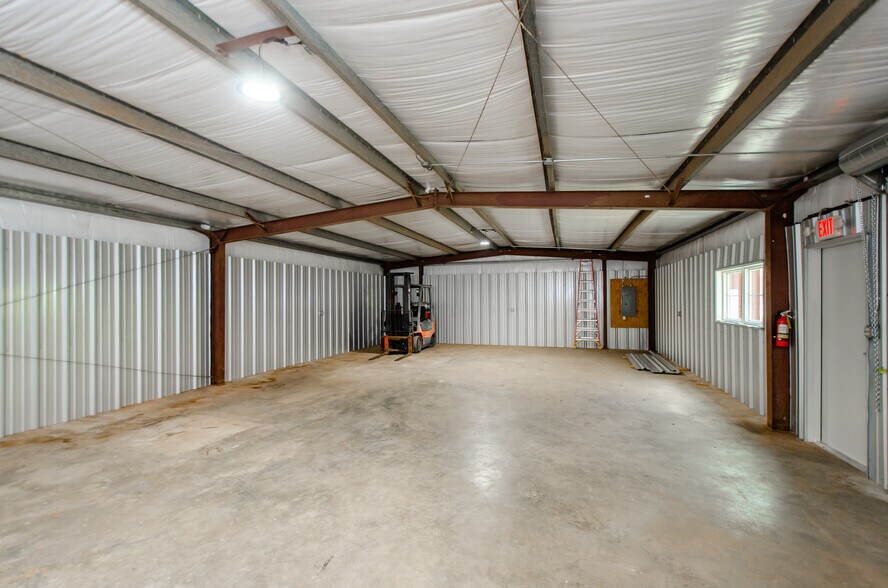 More Photos Of 100 Candler St, Villa Rica Flex For Sale