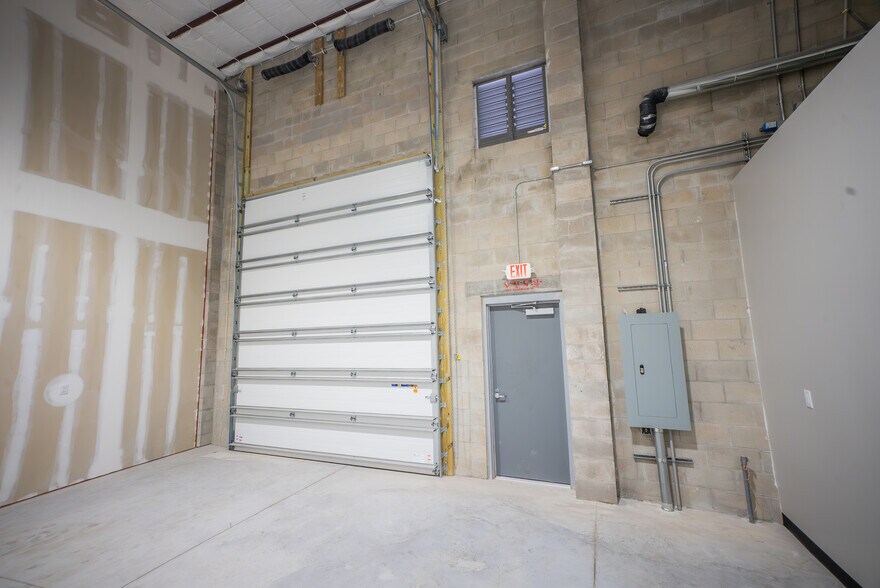 More Photos Of 11201 49th St N, Clearwater Unknown For Lease