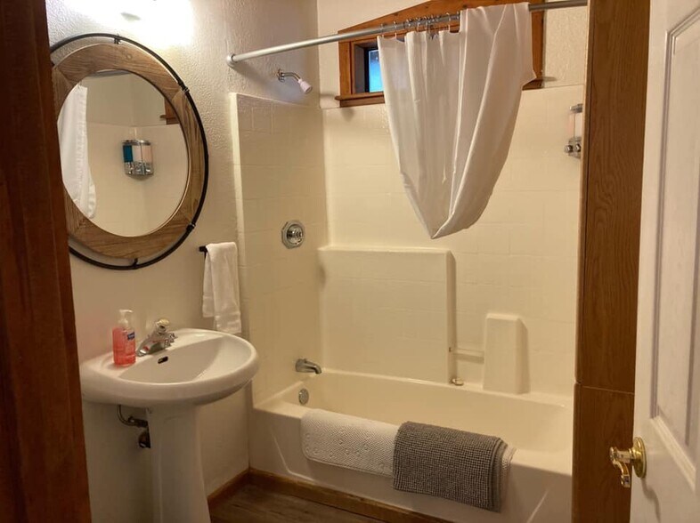 More Photos Of 7582 Buck Brush, Portola Hotel For Sale