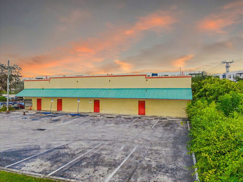 More Photos Of 27330 S Dixie Hwy, Homestead Storefront Retail Office For Sale