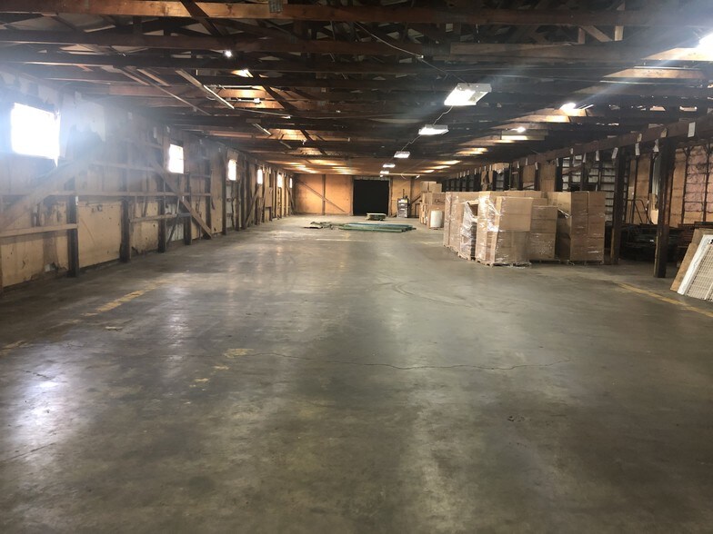 More Photos Of 1234 N Center Rd, Burton Warehouse For Lease