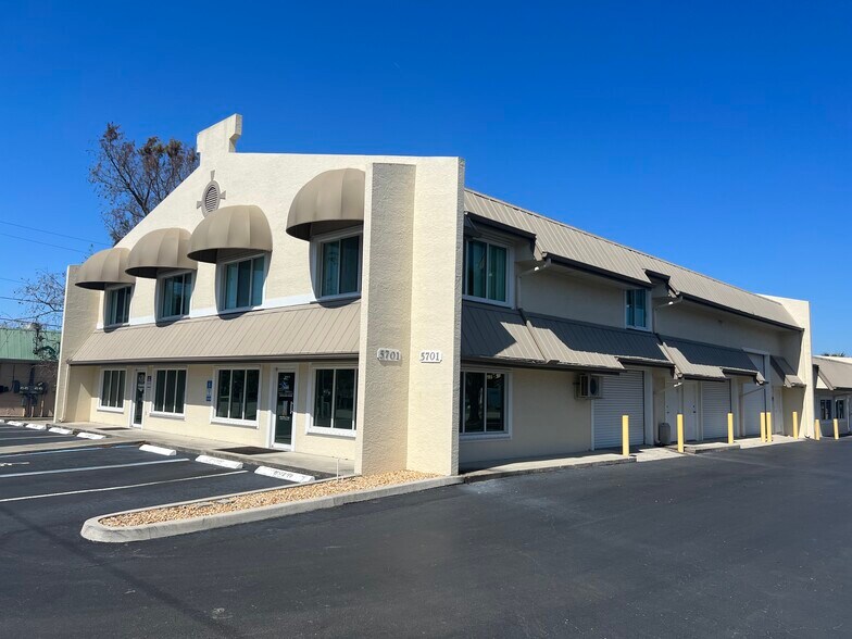 More Photos Of 5701 Houchin St, Naples Light Manufacturing For Lease