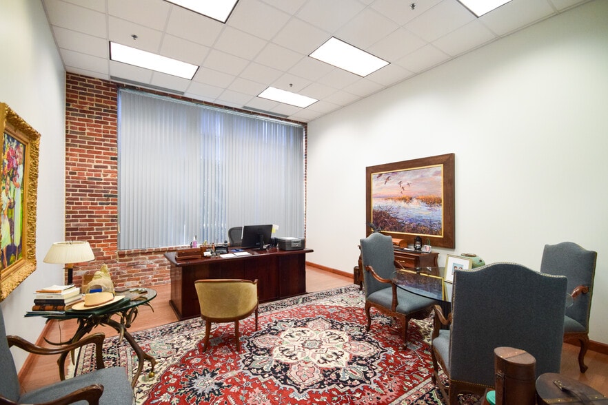 More Photos Of 1001 La Harpe Blvd, Little Rock Office For Sale