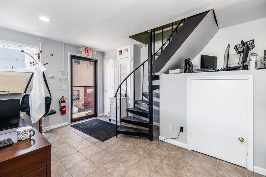 More Photos Of 12 Orchard St, Teaneck Office For Lease