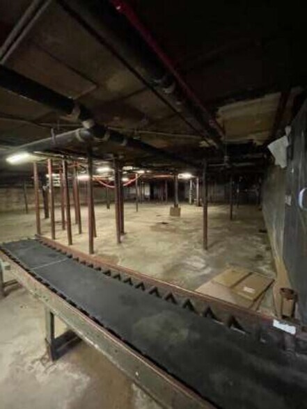 More Photos Of 4415 Kissena Blvd, Flushing Drugstore For Lease