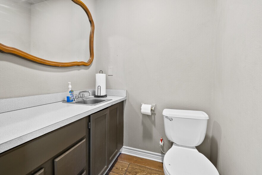 More Photos Of 8808 County Road 1458, Taft Flex For Sale