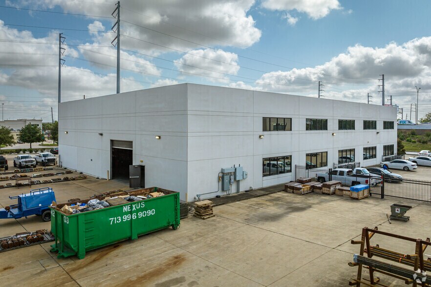 More Photos Of 5655 W Sam Houston Pky N, Houston Unknown For Lease