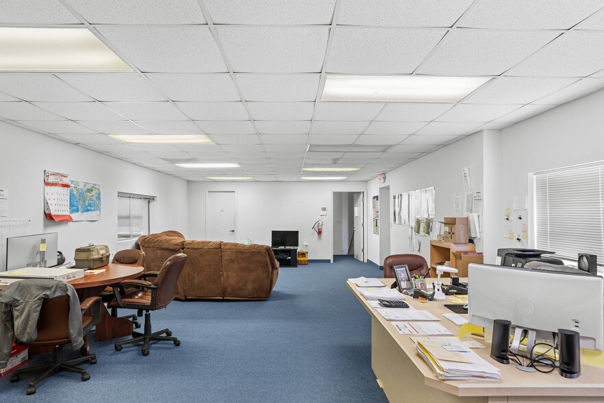 More Photos Of 4430 Eastport Pky, Port Orange Manufacturing For Sale