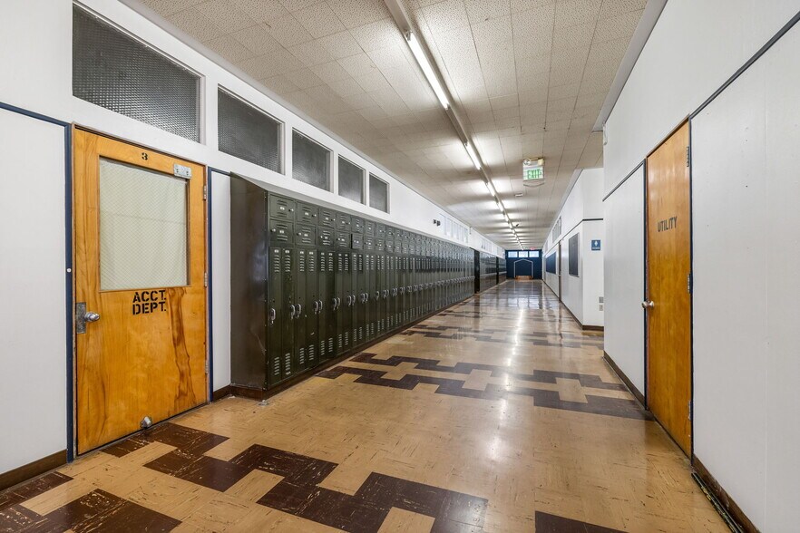 More Photos Of 233 Riverside Way, Red Bluff Specialty For Sale