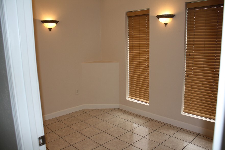 More Photos Of 4917 Maryville Rd, Granite City Office For Sale