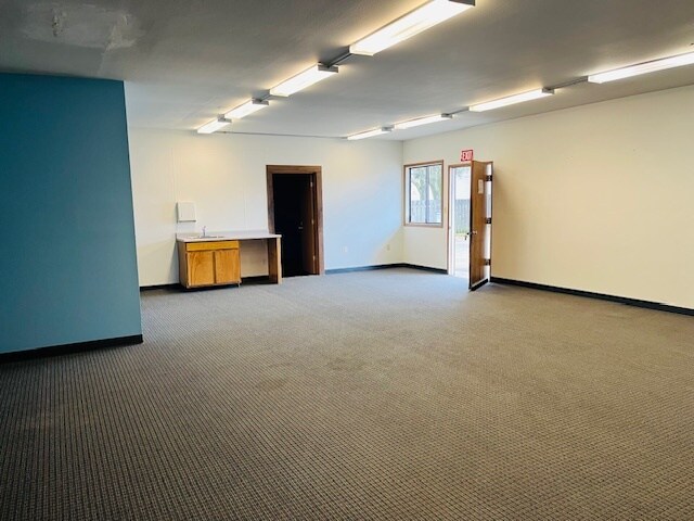More Photos Of 1105 Ivy Ave, Tillamook Office For Lease