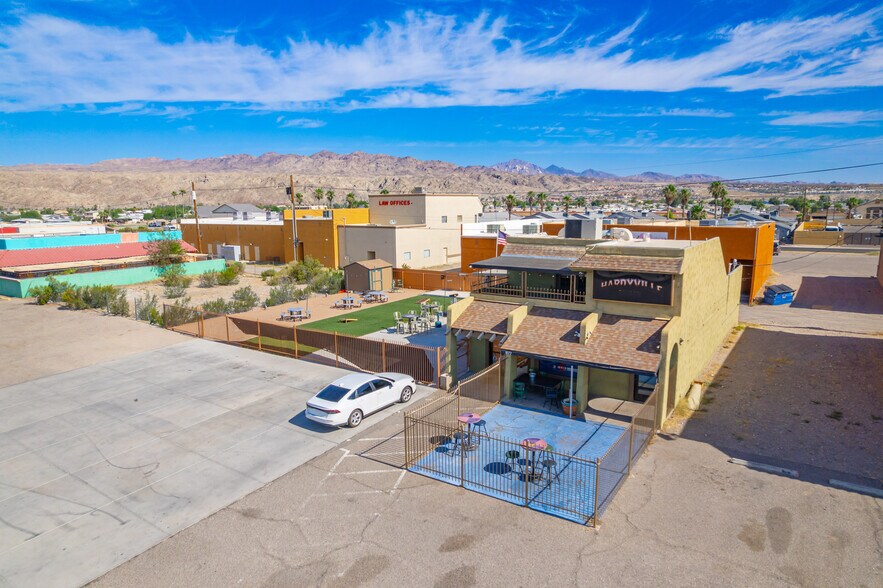 More Photos Of 877 Hancock Rd, Bullhead City Bar For Sale