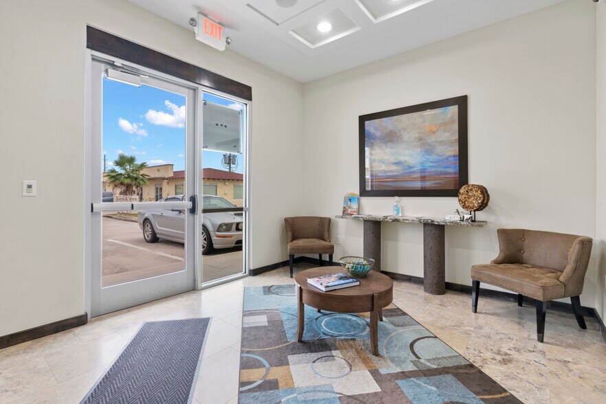 More Photos Of 25329 Budde Rd, The Woodlands Office For Sale